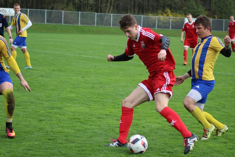 V derby Orlová - Bohumín se radovali hosté (ve žlutém).