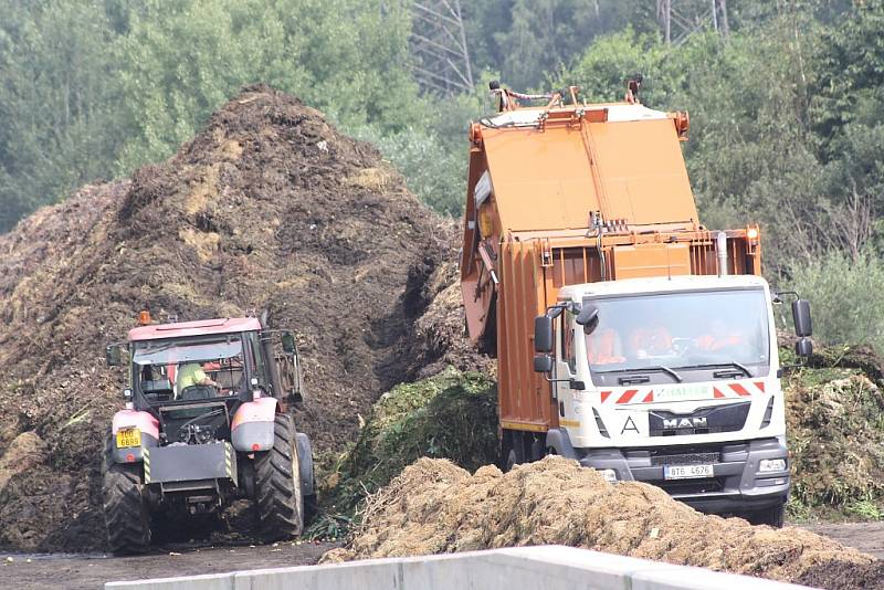 Bioplynová stanice pro zpracování bioodpadu v kogenerační jednotce na skládce Depos v Horní Suché. Vstupní surovina.