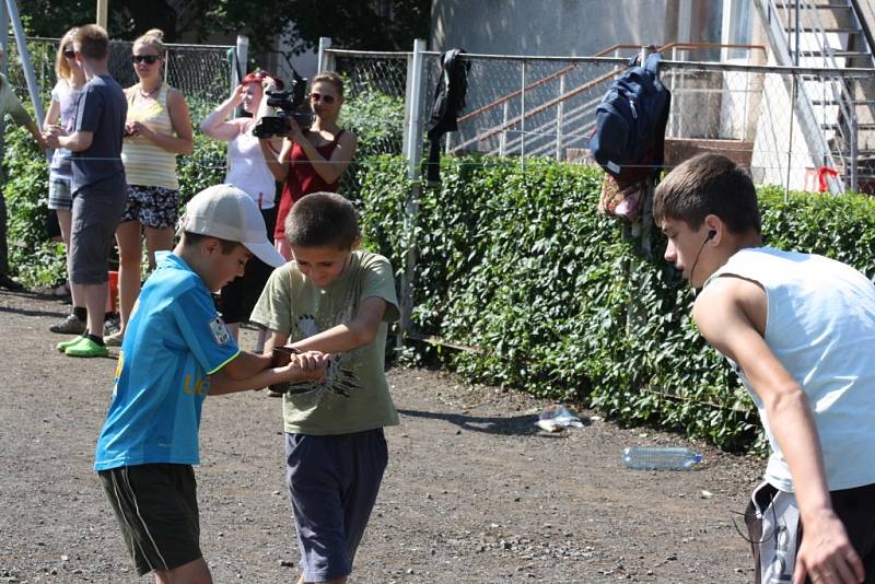 Letní tábor pořádaný dobrovolnickou organizací ADRA v zakarpatském Mukačevě. 