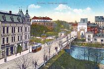 Tramvajová linka spojovala v letech 1911 až 1921 vlakové nádraží s náměstím dnešního polského Těšínska.