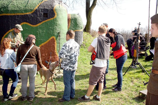 Díky nadšencům jsou bunkry zpřístupněny veřejnosti i s odborným výkladem. 