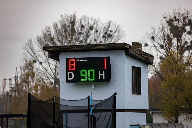 Zápas 12. kola I.A třídy, skupiny B, Horní Suchá - Čeladná 8:1. Kromě výhry byly po utkání důvodem k oslavě i 55. narozeniny jednoho z domácích trenérů Zdeňka Menouška.