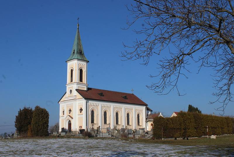 Kostel sv. Vavřince v Kostelci.