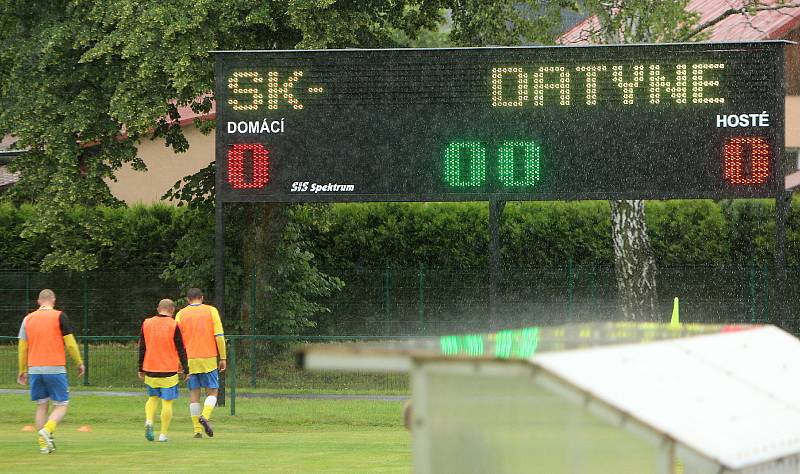 Stonava (žluté dresy) porazila Datyně 2:0.