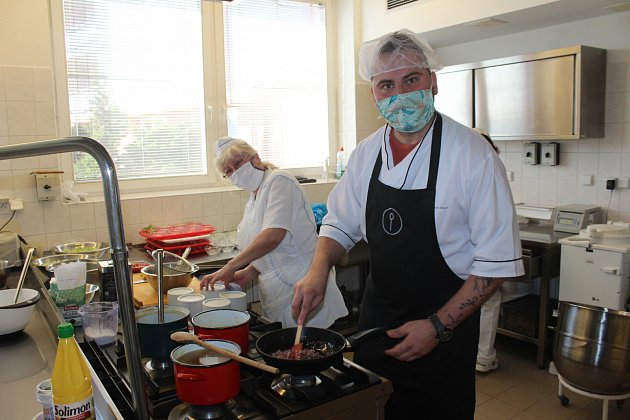 David Valíček - kuchař, který baví lidi a učí je vařit - Frýdecko-místecký  a třinecký deník