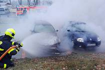 Zásah hasičů u požáru automobilů na Selské ulici v Havířově.