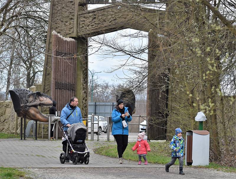 DinoPark Ostrava v sobotu po zimní přestávce přivítal první návštěvníky, 1. dubna 2023.