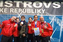 SKK Budo Havířov získal na MČR mládeže v prosinci 2023 pět medailí, z toho dvě zlaté. Vpravo Marek Franta, předseda a hlavní trenér klubu.