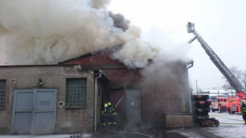 Zásah hasičů u požáru v Orlové. 