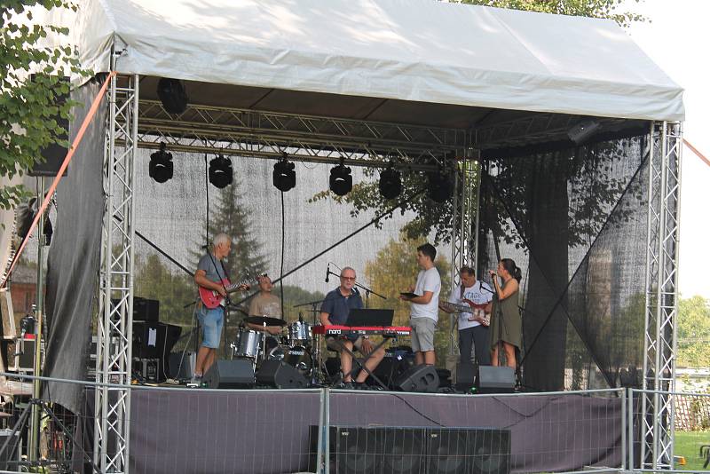 Ve Stonavě se konaly Dožínkové slavnosti, na které se sjeli lidé místní i z okolí. Návštěvníky čekal bohatý program, ochutnávky jídla a pití a průvod s přehlídkou.