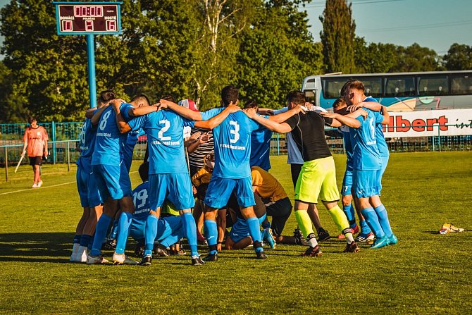 Zápas 22. kola fotbalové I.B třídy, skupiny C, Lokomotiva Petrovice B - Horní Suchá 0:6.
