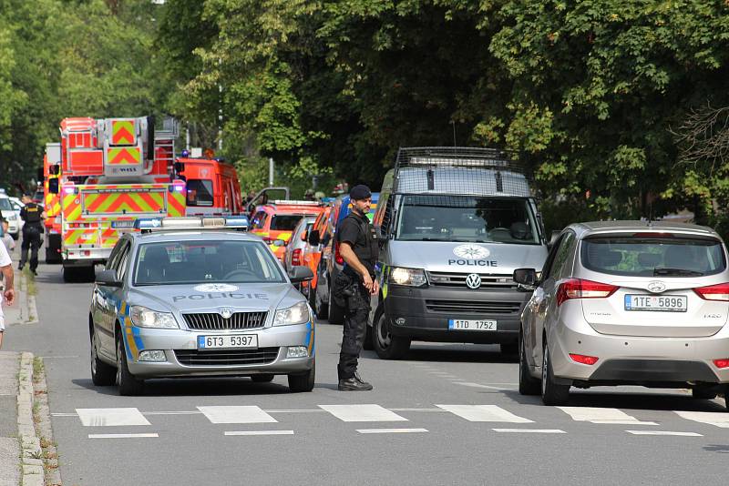 V jednom z bytů v ulici U bažantnice vybuchl v úterý odpoledne plyn. Několik lidí bylo zraněno.