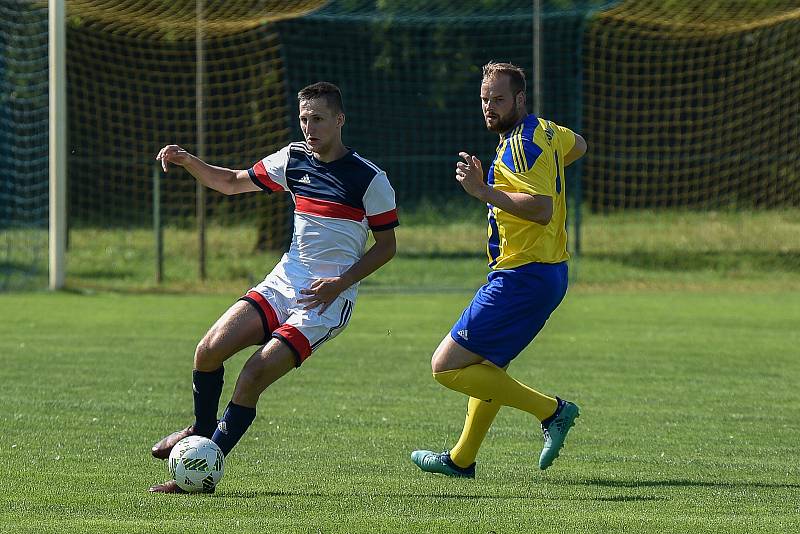 Fotbalový klub SK Stonava. V poslední přípravě před sezonou domácí hráči (ve žlutém) porazili Věřňovice 4:1.