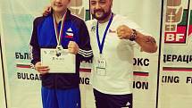 Havířovský boxer David Polák skončil druhý na ME juniorů v černohorské Budvě. Vpravo trenér Jaroslav Kubíček.