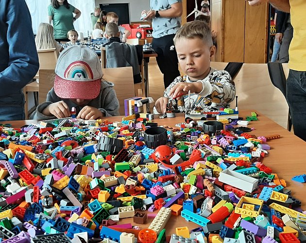 V KD v Chotěbuzi se o víkendu konala výstava modelů vytvořených ze stavebnic LEGO.