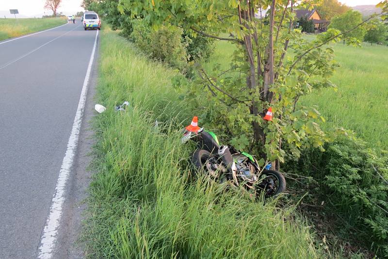 Havarovaný motocykl v Horních Bludovicích.