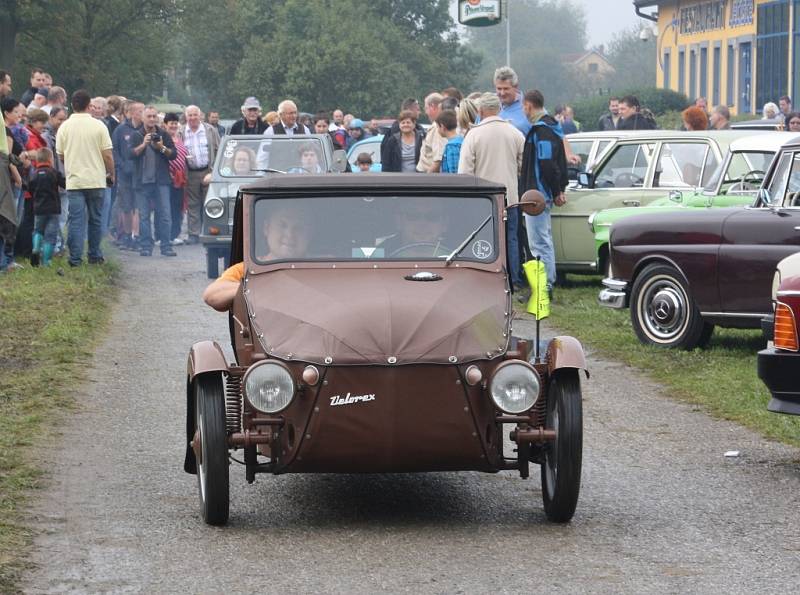 Sraz auto a moto veteránů v Orlové.