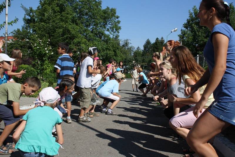 Letní tábor pořádaný dobrovolnickou organizací ADRA v zakarpatském Mukačevě. 