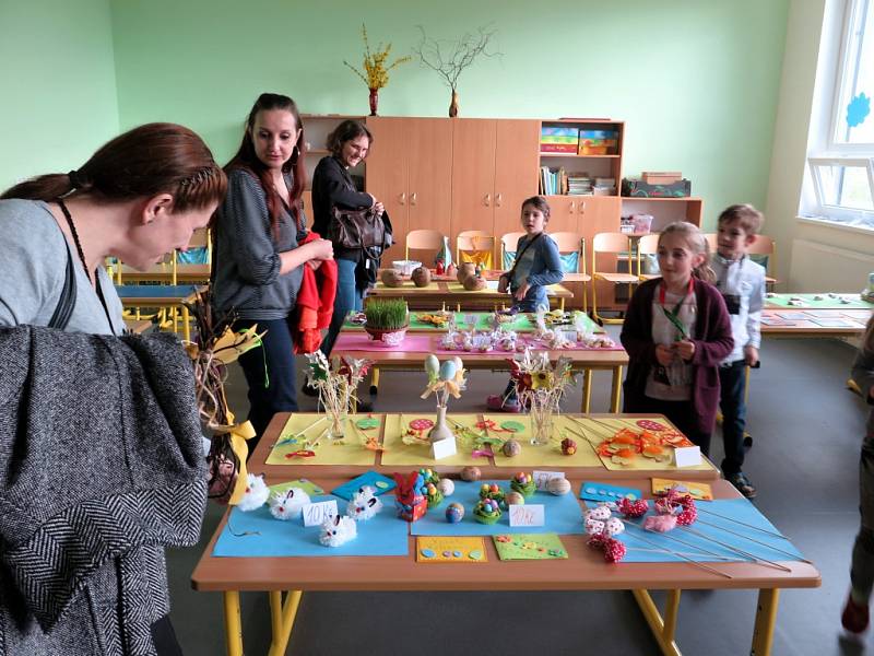 Slavnostní zahájení výuky v rekonstruovaných prostorách a velikonoční jarmark v ZŠ Šenov. 