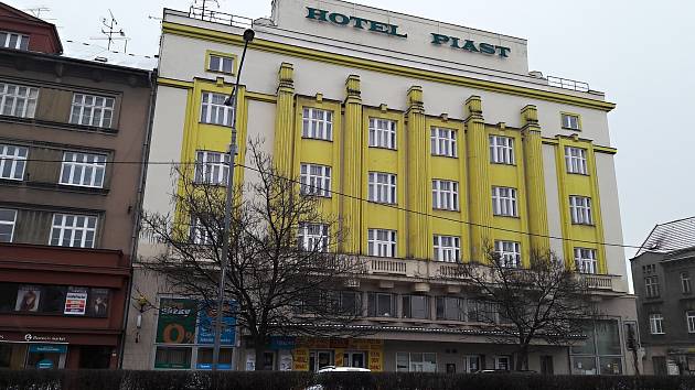 Hotel Piast v Českém Těšíně Majitel plánuje rekonstrukci a chtěl by tam otevřít kasino. Rok 2023.