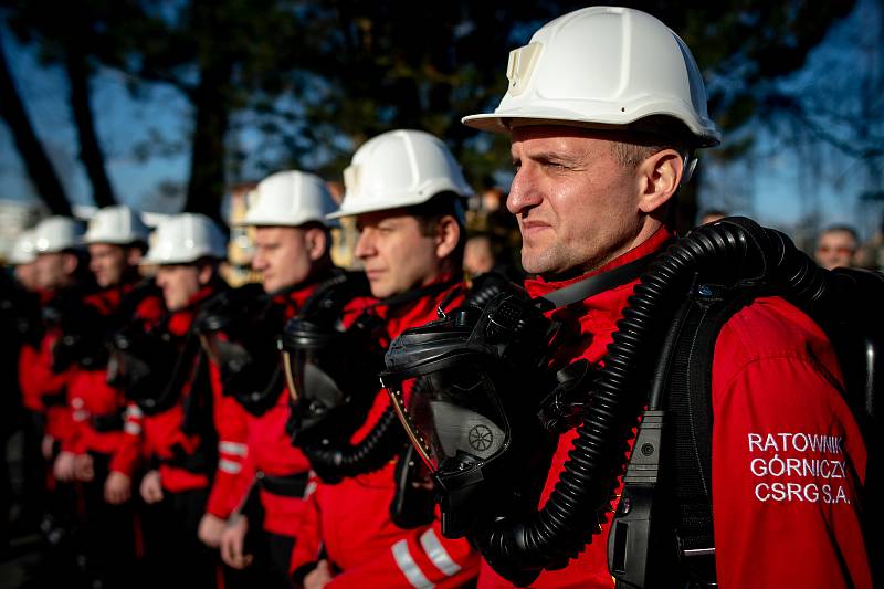 Ve Stonavě se konal pietní akt k uctění památky 13 horníků, kteří před rokem zahynuli v Dole ČSM-Sever při výbuchu metanu. Památku havířů připomíná v centru obce žulový monument ve tvaru slzy, 20. prosince 2019.