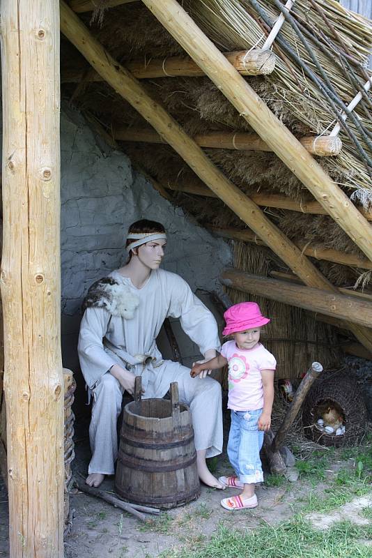 O několik století zpět se ocitli návštěvníci, kteří v sobotu navštívili archeopark v Chotěbuzi. Na vlastní oči se mohli přesvědčit, jak vypadal život starých Slovanů v době Velké Moravy. 