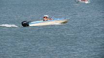 Ve středisku vodního lyžování a wakeboardingu na Těrlické přehradě bylo v sobotu velmi rušno. Vyznavači adrenalinových vodních sportů využili teplé sluneční počasí.
