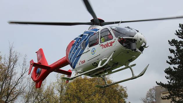 Záchranářský vrtulník v Havířově.
