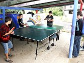 Mukačevské děti trénují stolní tenis. 