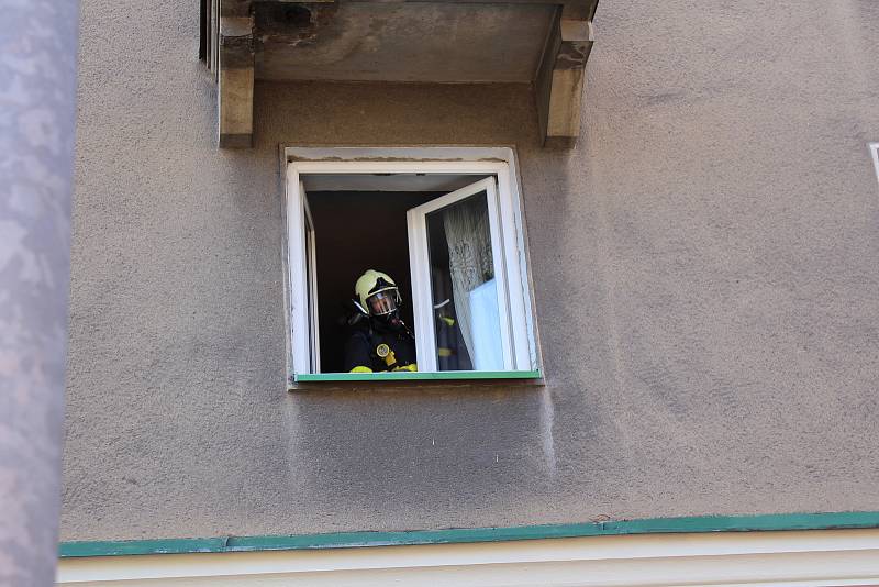 Hasiči zasahovali u požáru v bytě na Hlavní třídě v centru Havířova.