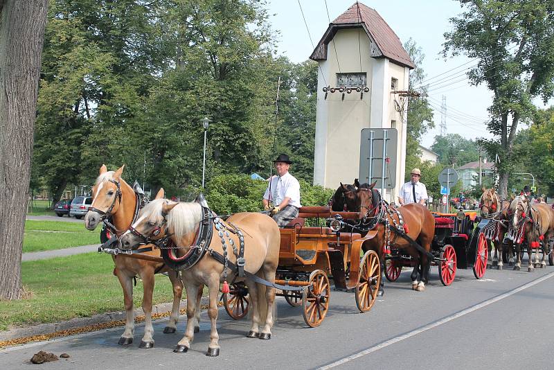 Ve Stonavě se konaly Dožínkové slavnosti, na které se sjeli lidé místní i z okolí. Návštěvníky čekal bohatý program, ochutnávky jídla a pití a průvod s přehlídkou.