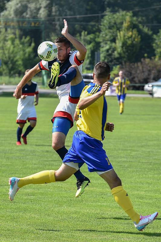 Fotbalový klub SK Stonava. V poslední přípravě před sezonou domácí hráči (ve žlutém) porazili Věřňovice 4:1.