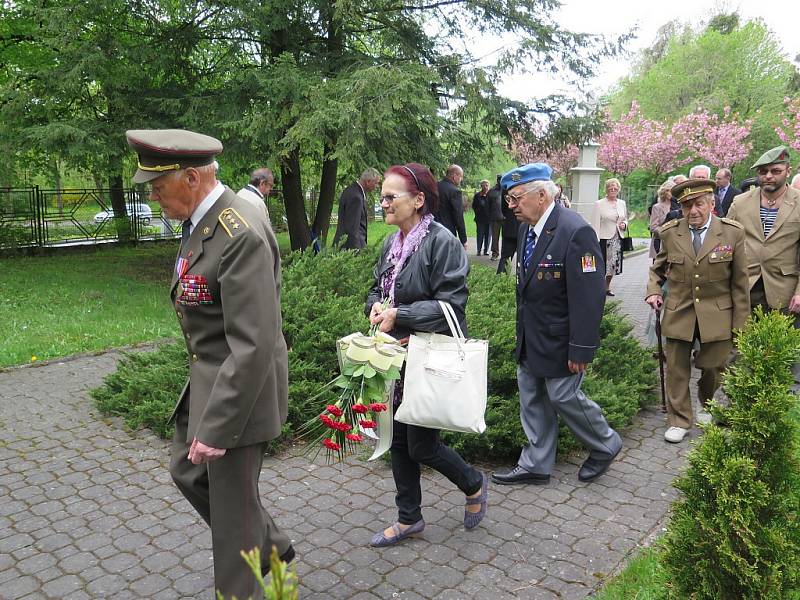 Pietní akt na památku vojáků padlým při osvobozování Ostravska.