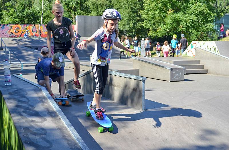 Akci s názvem Vstávat a cvičit připravila pro děti organizace Z. S. Mládež.