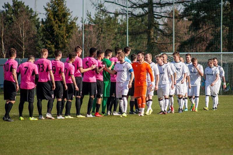 Okresní derby v divizi. Dětmarovice (v bílém) porazily Havířov 1:0.