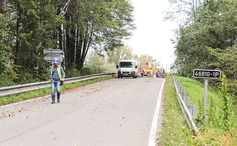 Rekonstrukce silničního nadjezdu je součástí modernizace železniční tratě Český Těšín – Dětmarovice.