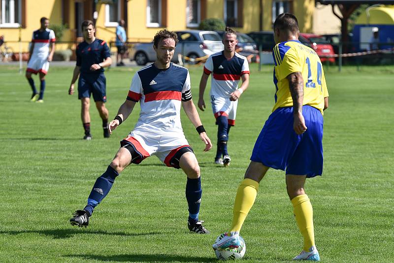 Fotbalový klub SK Stonava. V poslední přípravě před sezonou domácí hráči (ve žlutém) porazili Věřňovice 4:1.