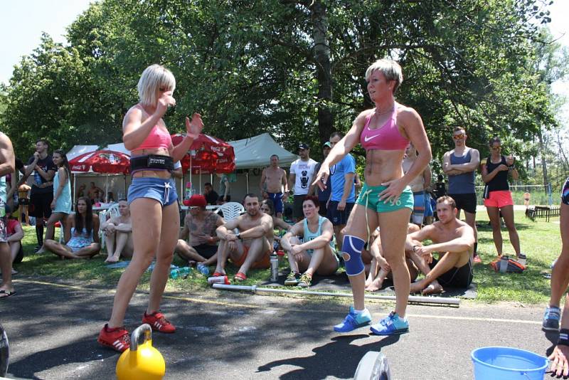 CrossFit závody Superior 14 Summer Games 2015 na letním koupališti v Havířově