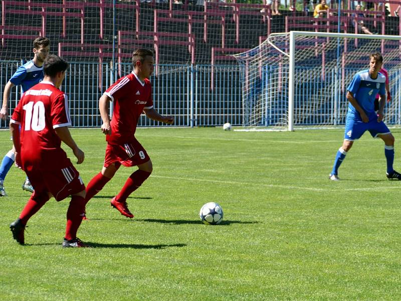 Havířovští fotbalisté (v modrém) přehráli Nový Jičín 2:0.