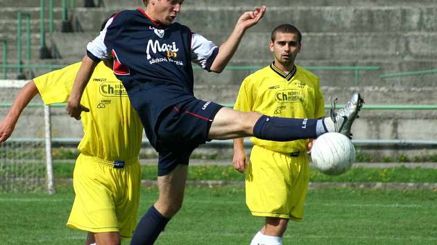 Orlovští fotbalisté si ve Slavičíně prodloužili šňůru neporazitelnosti na pět zápasů.