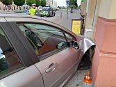 Řidič nezvládl řízní a v Havířově havaroval.