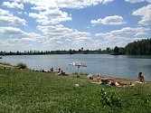 Téměř dvacetimilionová investice by u Vrbického a Kališova jezera měla přinést i novou půjčovnu lodiček a odpočinkové plovárny.