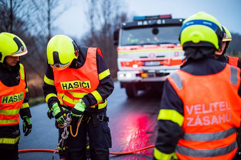 Cvičení hasičů u dopravní nehody v Darkově, neděle 27. listopadu 2022.