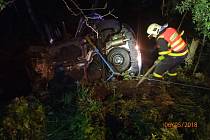 Zásah hasičů u noční nehody v Rychvaldě.