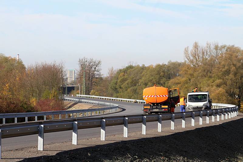 Stavba silničního obchvatu Karviné - 16. prosince má být otevřena část nové silnice, která vede do Stonavy, Karviná, 26. 10. 2022.