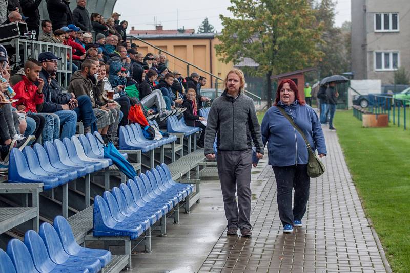 Divizní derby Bohumín - Havířov (v růžovém).