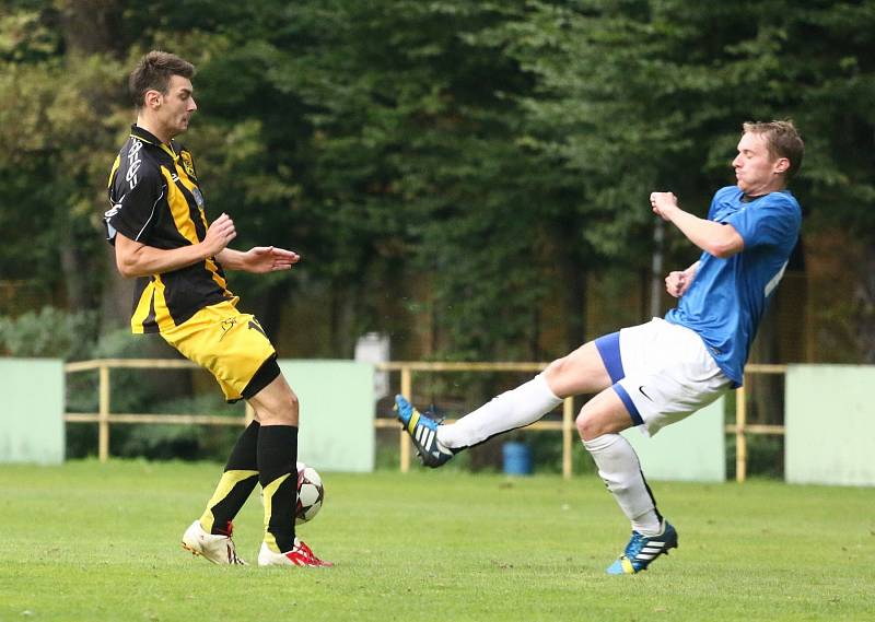 Těšíňané přehráli doma Kobeřice (v modrém) 2:0.