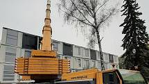 Dokončení stavby pavilonu z kontejnerů v Karvinská hornické nemocnici. Říjen 2020.