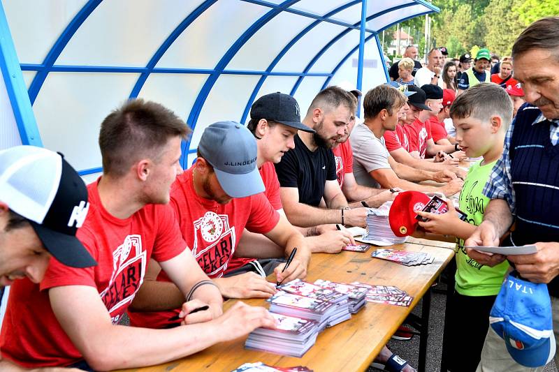 Na závěr proběhla autogramiáda s mistry.