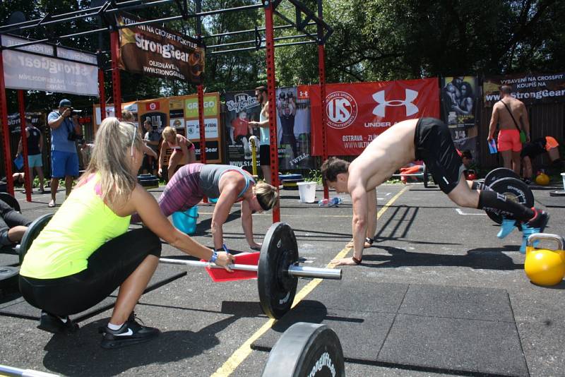 CrossFit závody Superior 14 Summer Games 2015 na letním koupališti v Havířově